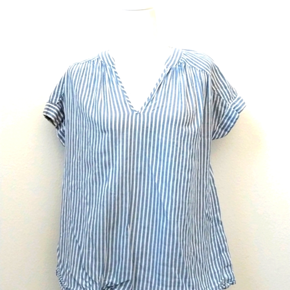 Universal Thread Women's Blue and White Loose Fit V-neck Top size Medium